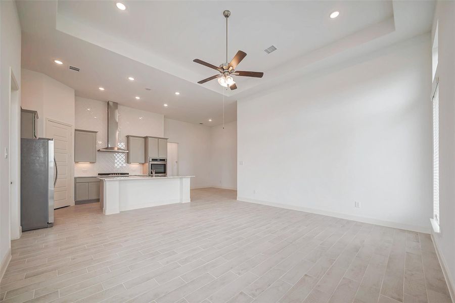 Spacious, unfurnished interior of a new home in Lago Mar, Texas City (Image 24).