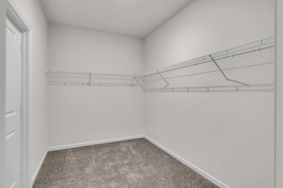 Large walk-in closet! Large walk-in closet!