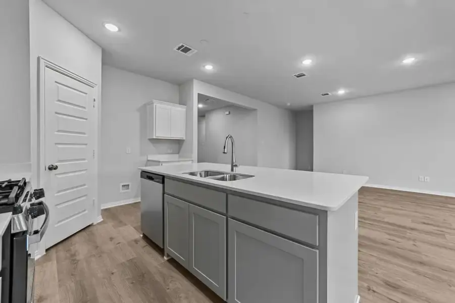 Furnished interior view inside a new home in Rolling Ridge, Van Alstyne (Image 9).
