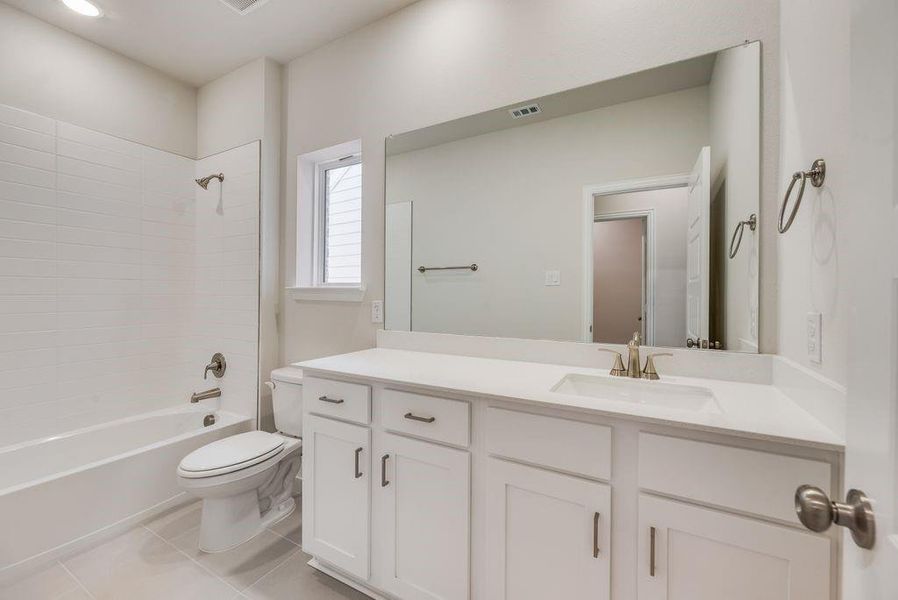 Furnished interior view inside a new home in Bayside, Rowlett (Image 9). Furnished interior view inside a new home in Bayside, Rowlett (Image 9).