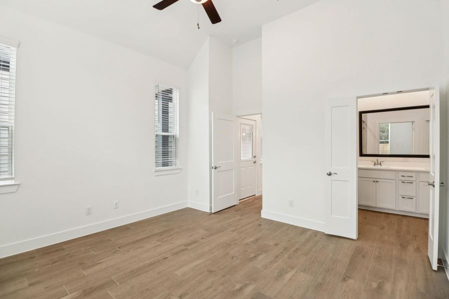 Spacious, unfurnished interior of a new home in Kresston 50's, Montgomery (Image 28).