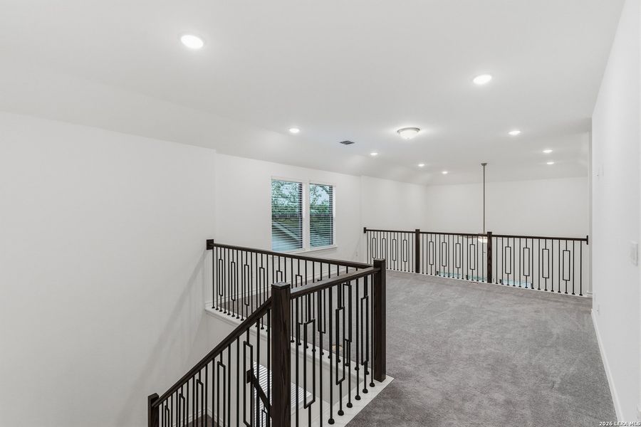 Spacious, unfurnished interior of a new home in Lily Springs, Seguin (Image 35).