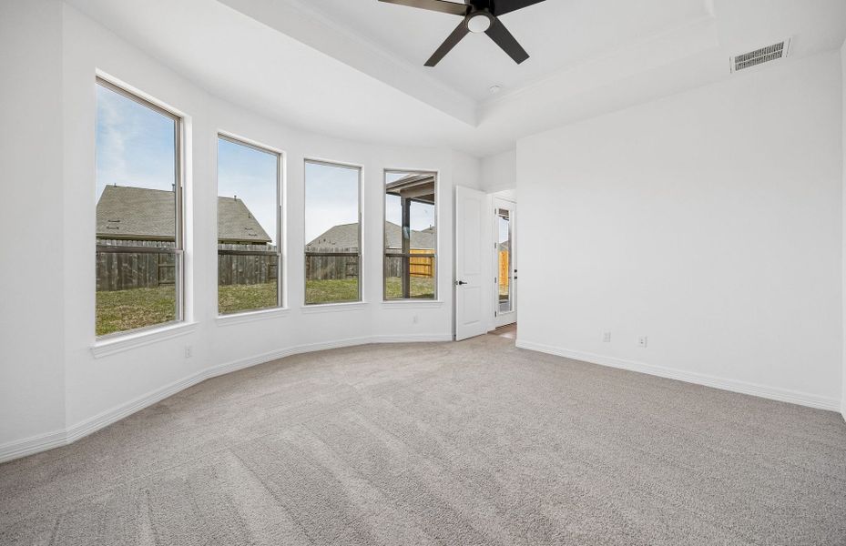 Spacious, unfurnished interior of a new home in Lago Mar, Texas City (Image 24).