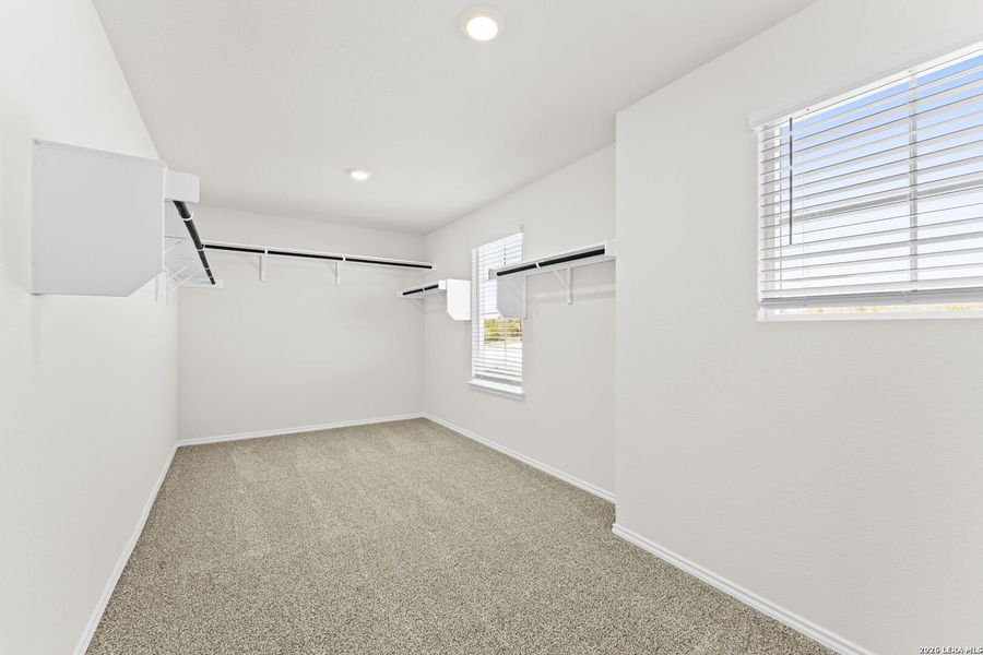 Spacious, unfurnished interior of a new home in Hunters Ranch, San Antonio (Image 18).