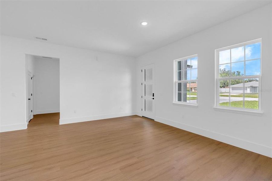 Spacious, unfurnished interior of a new home in , Ocala (Image 32).