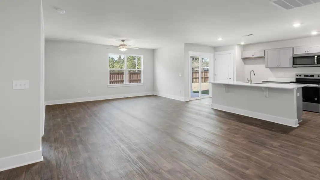 Spacious, unfurnished interior of a new home in Mariners Reach, Bolivia (Image 14). Spacious, unfurnished interior of a new home in Mariners Reach, Bolivia (Image 14).
