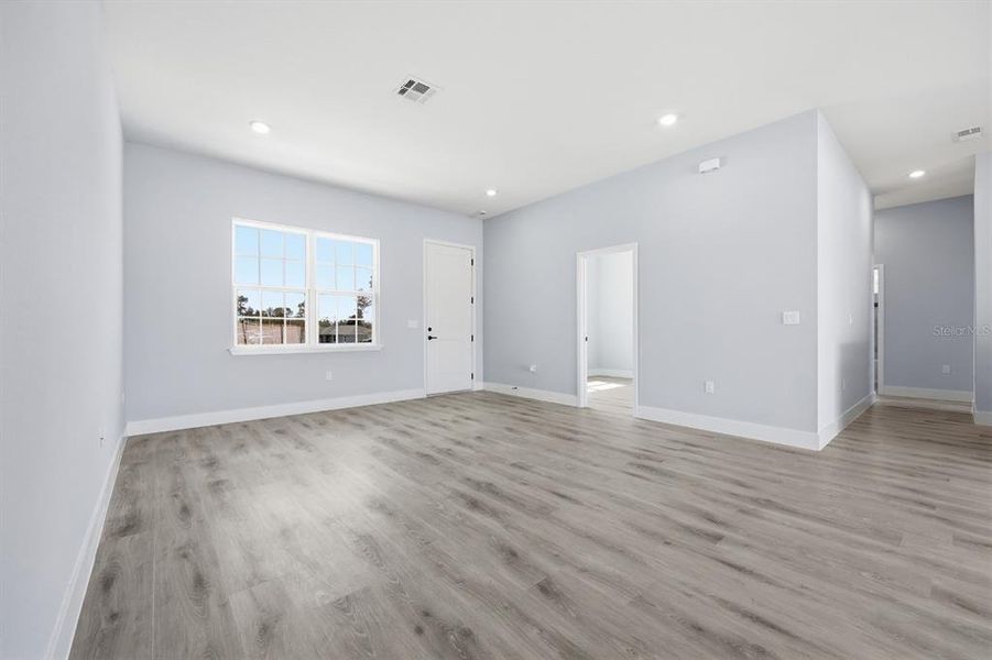 Spacious, unfurnished interior of a new home in , Ocala (Image 34).