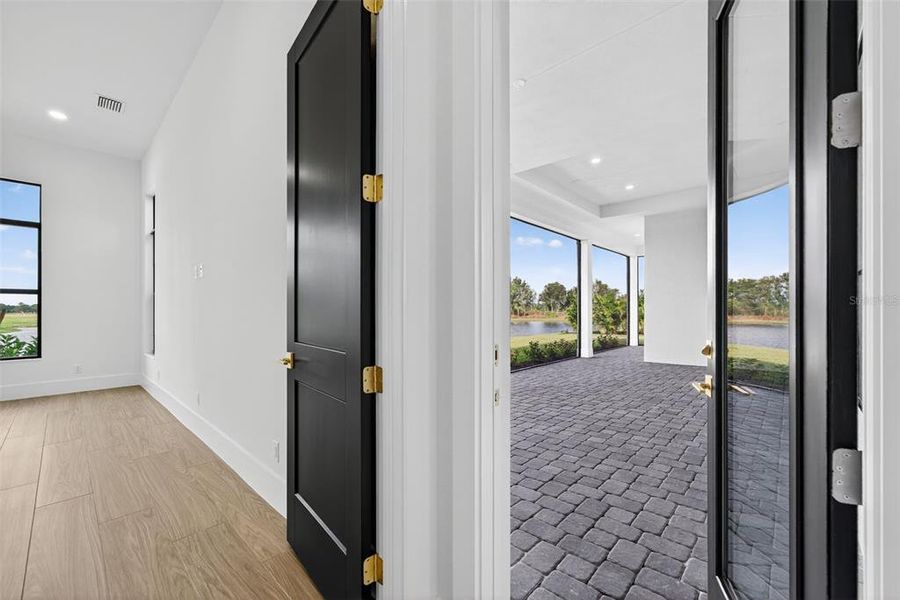 Spacious, unfurnished interior of a new home in , Sarasota (Image 66).