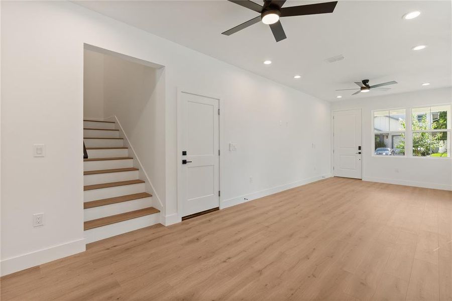 Spacious, unfurnished interior of a new home in , Tampa (Image 31).