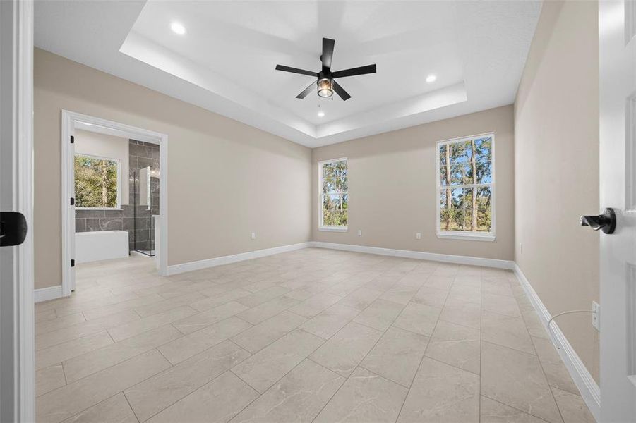 Spacious, unfurnished interior of a new home in , Ocala (Image 21).