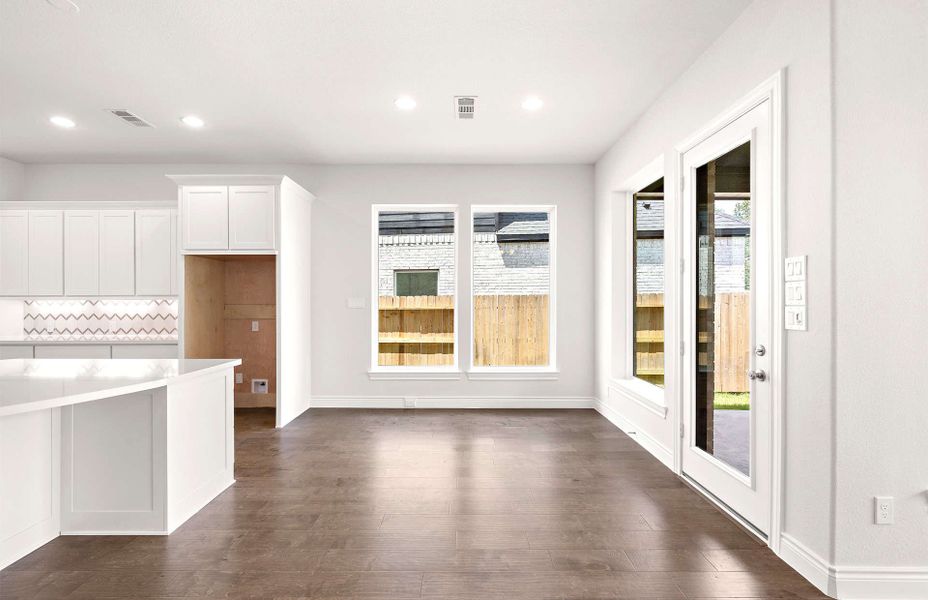 Representative unfurnished interior of a home built from the 3070AU by Ravenna Homes in Audubon 60′, Magnolia (Image 25).