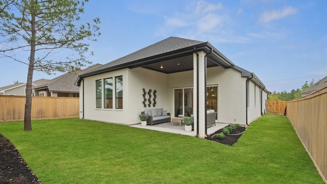 Representative exterior details of a home built from the Hampton by Chesmar Homes in Wildrye 60', Waller (Image 4).
