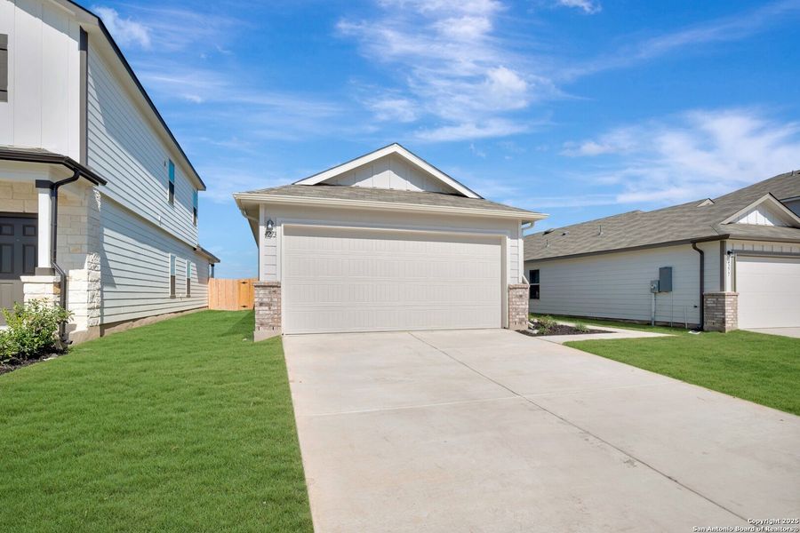 Exterior details and patio area of a home in Park Place, New Braunfels (Image 3).