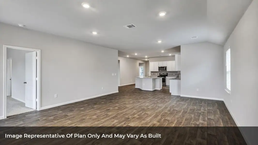 Spacious, unfurnished interior of a new home in Rosenbusch Ranch, Leander (Image 11).