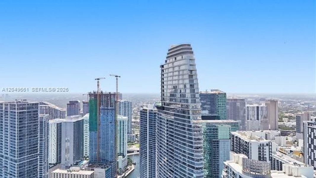 Condo located in Miami, FL showcasing its design and architecture (Image 26).