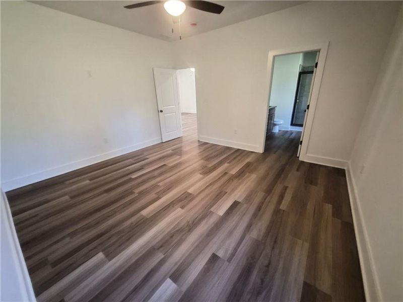 Spacious, unfurnished interior of a new home in , Dallas (Image 16).