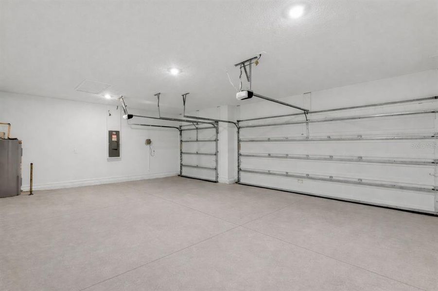 Spacious, unfurnished interior of a new home in , Dunnellon (Image 18).