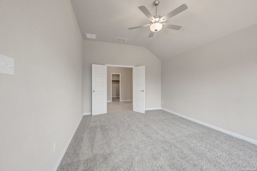 Spacious, unfurnished interior of a new home in Chaparral Ranch, Floresville (Image 24).
