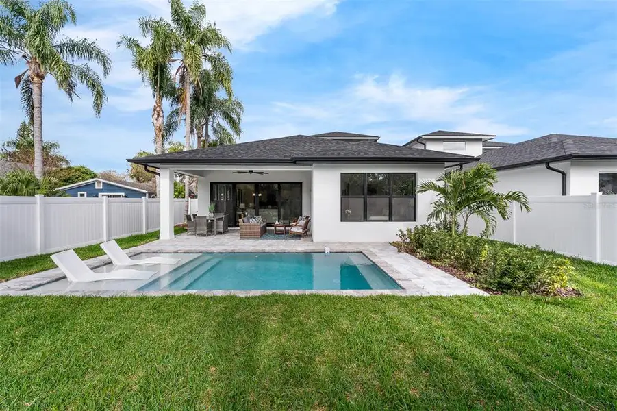 Exterior details and patio area of a home in , Orlando (Image 3).