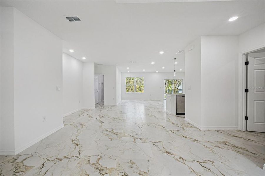 Spacious, unfurnished interior of a new home in , Citrus Springs (Image 28).