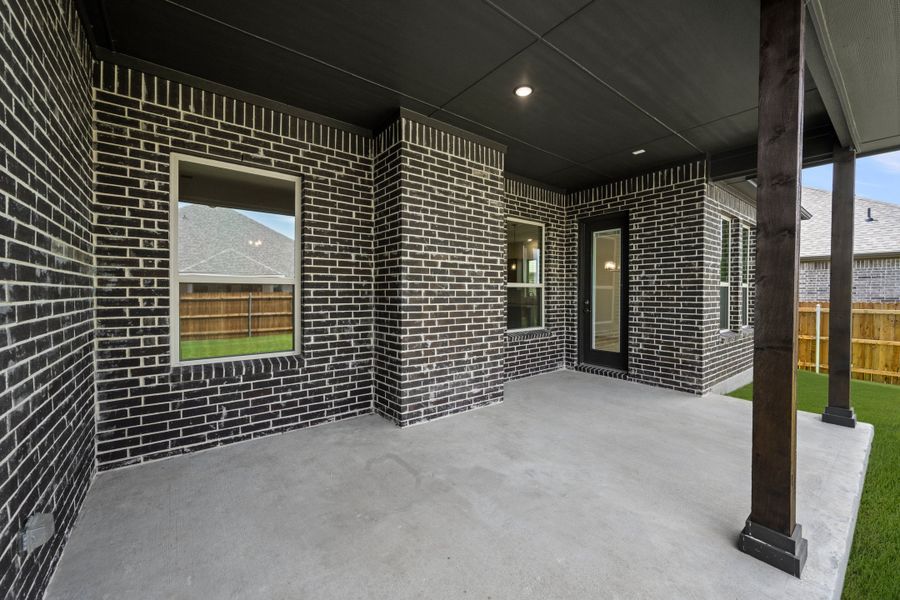 Exterior details and patio area of a home in Sheppard's Place, Waxahachie (Image 3). Exterior details and patio area of a home in Sheppard's Place, Waxahachie (Image 3).