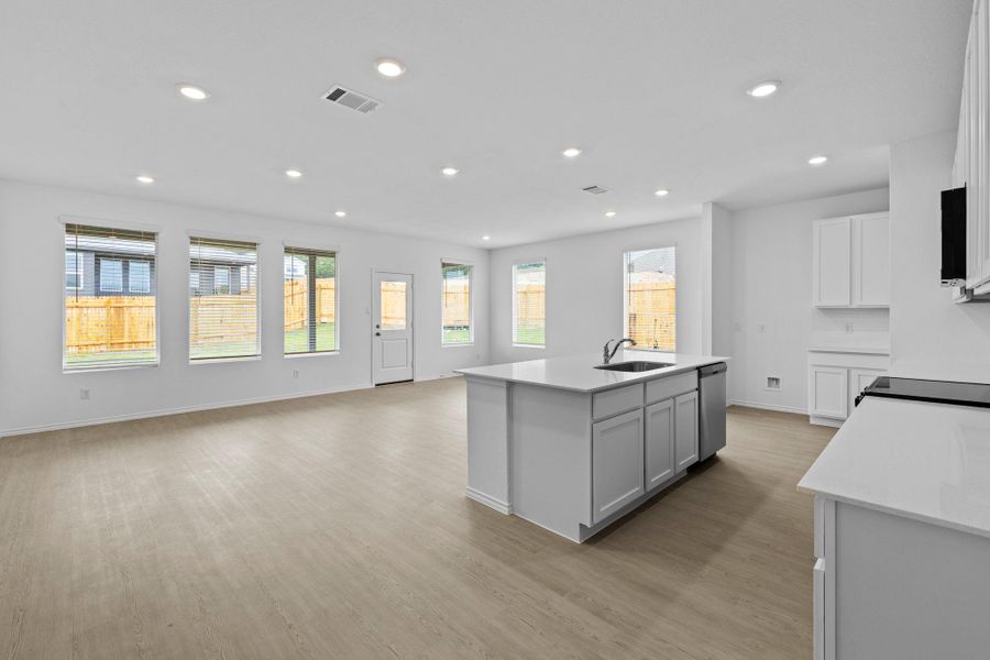 Spacious, unfurnished interior of a new home in Clayton Ranch, Copperas Cove (Image 38).