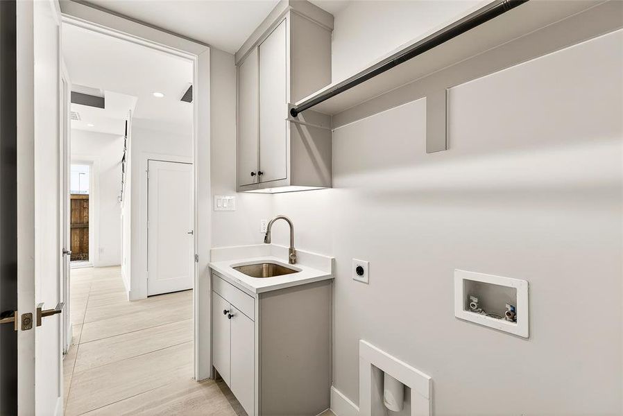 Furnished interior view inside a new home in , Richardson (Image 13).