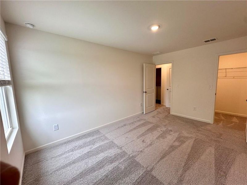 Spacious, unfurnished interior of a new home in Mt. Tabor Ridge, Dallas (Image 12).