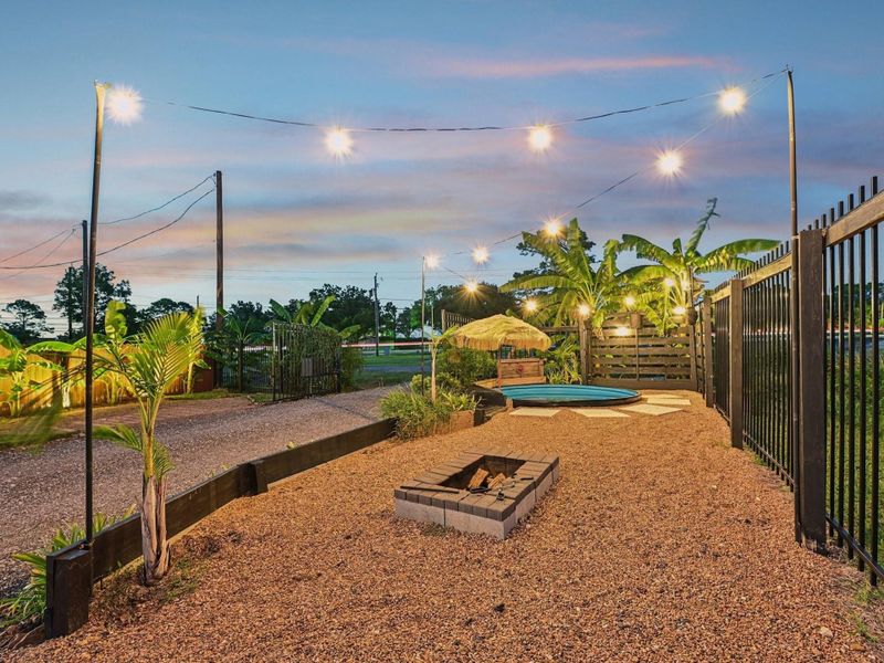 Community amenities in , Bacliff (Image 19).
