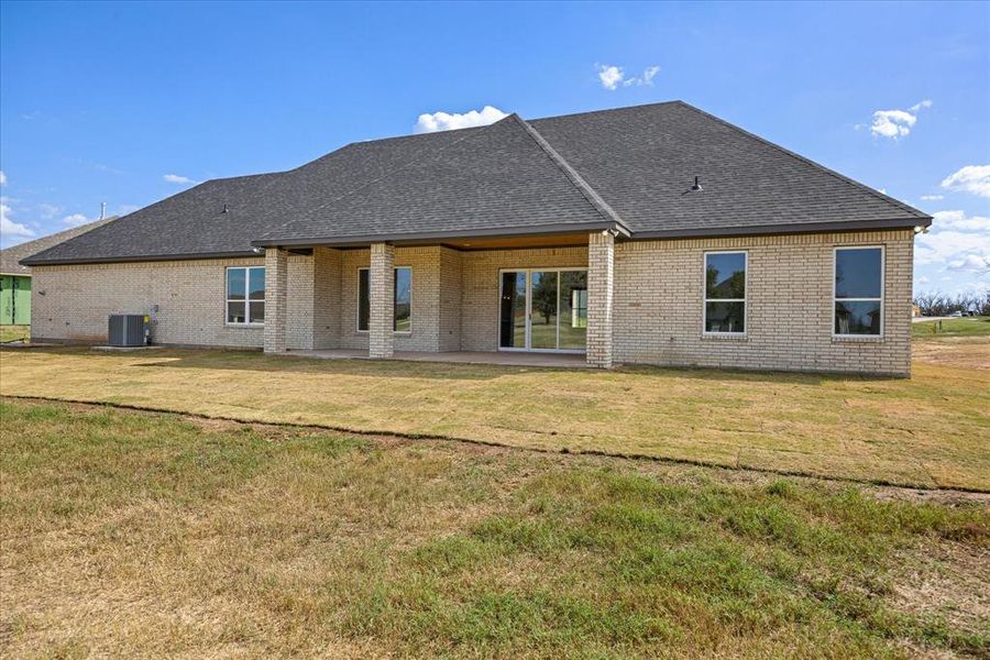 Exterior details and patio area of a home in Pecan Plantation, Granbury (Image 29).