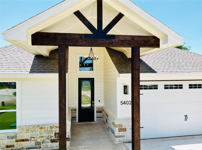 Exterior details and patio area of a home in , Granbury (Image 3).