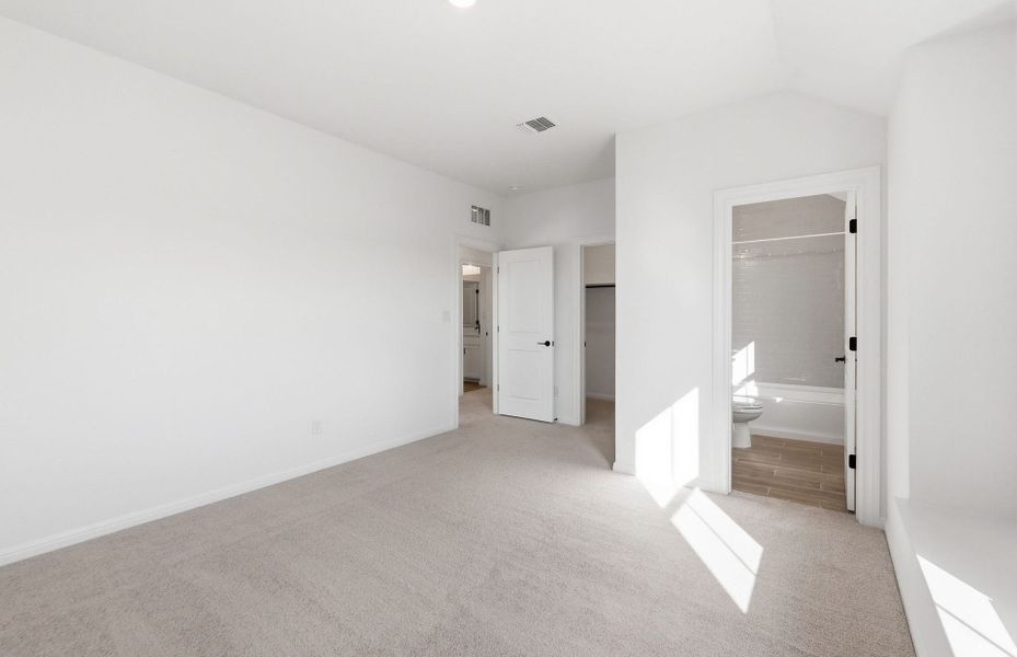 Spacious, unfurnished interior of a new home in Saddleback at Santa Rita Ranch, Liberty Hill (Image 44).