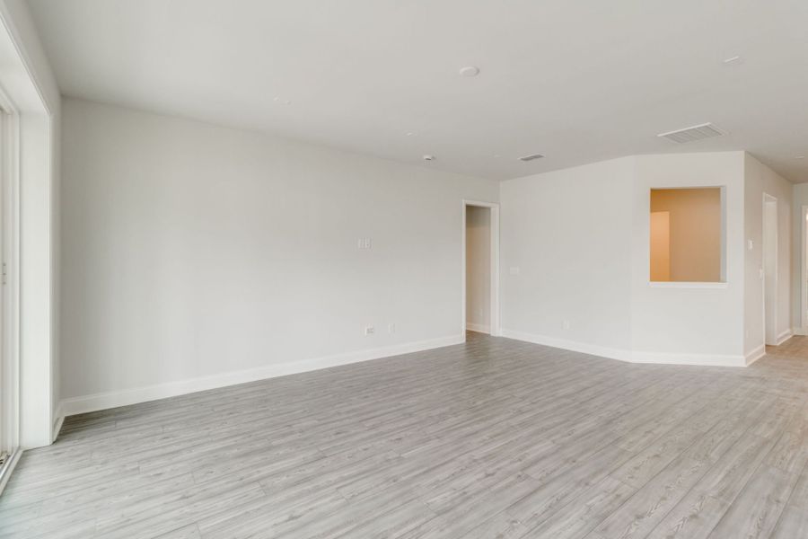 Spacious, unfurnished interior of a new home in Pecan Orchard, Elgin (Image 26).