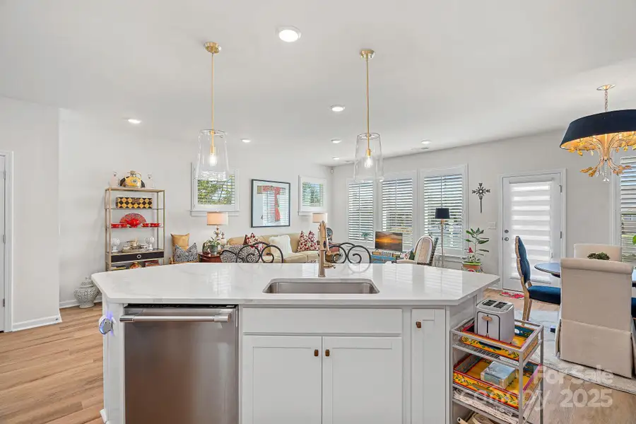 Clean & Modern Finishes In This Gorgeous Kitchen Clean & Modern Finishes In This Gorgeous Kitchen