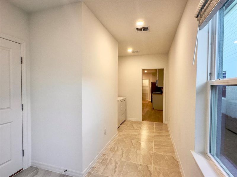 Spacious, unfurnished interior of a new home in Parkside Trails, Clermont (Image 31).