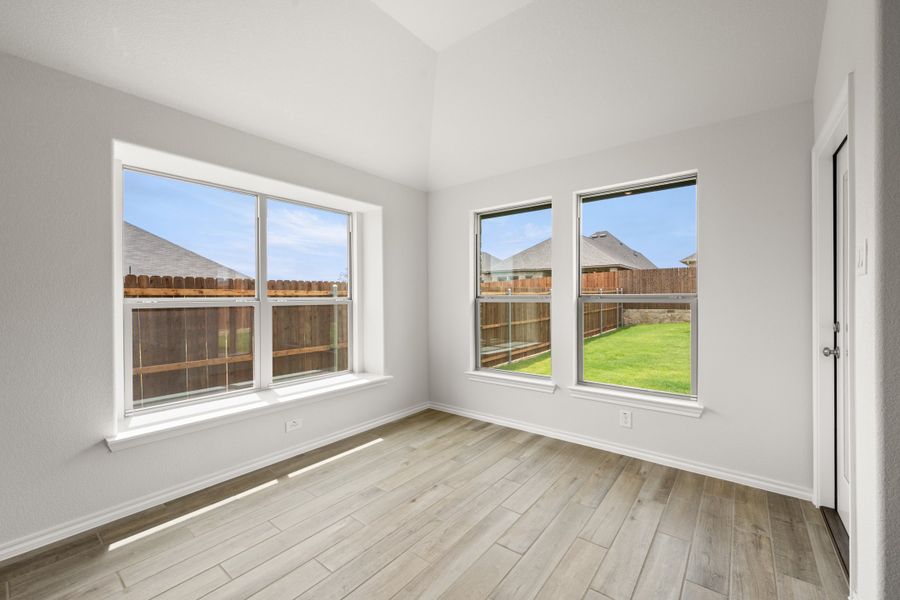 Spacious, unfurnished interior of a new home in Summer Crest, Fort Worth (Image 17). Spacious, unfurnished interior of a new home in Summer Crest, Fort Worth (Image 17).