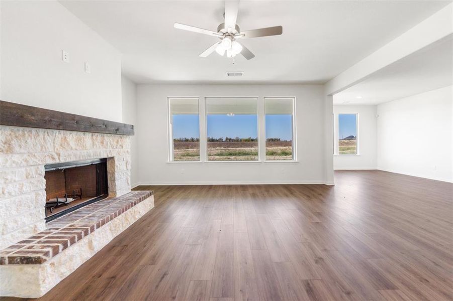 Spacious, unfurnished interior of a new home in Clear Sky Addition, Valley View (Image 18).