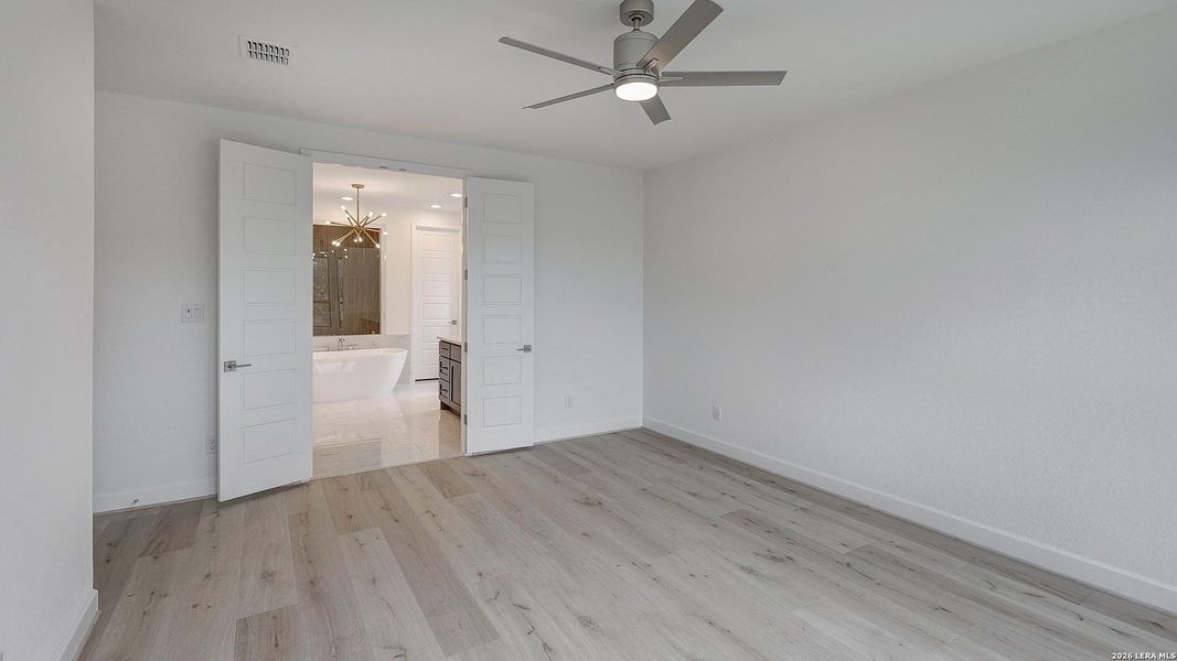 Spacious, unfurnished interior of a new home in Esperanza, Boerne (Image 23).