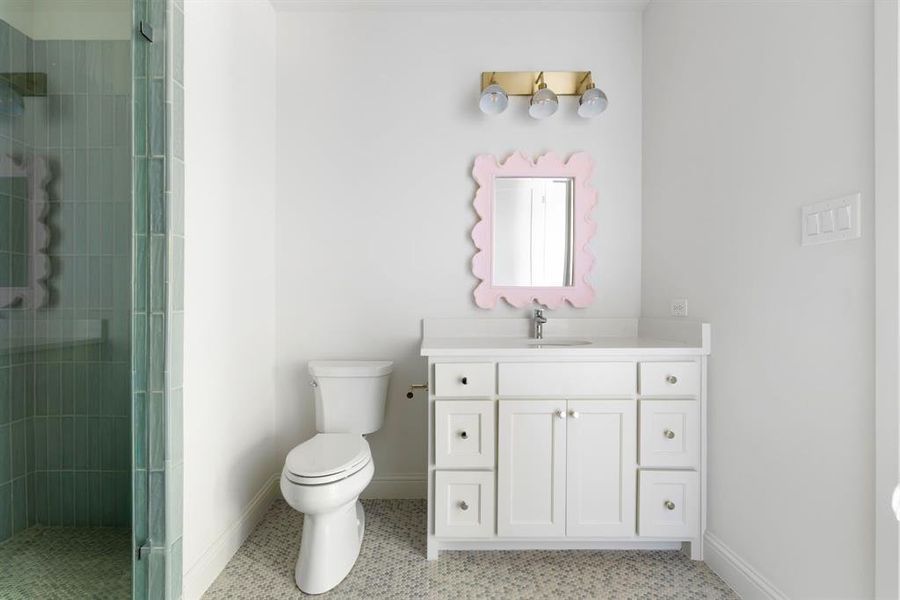 Furnished interior view inside a new home in , Dallas (Image 10).