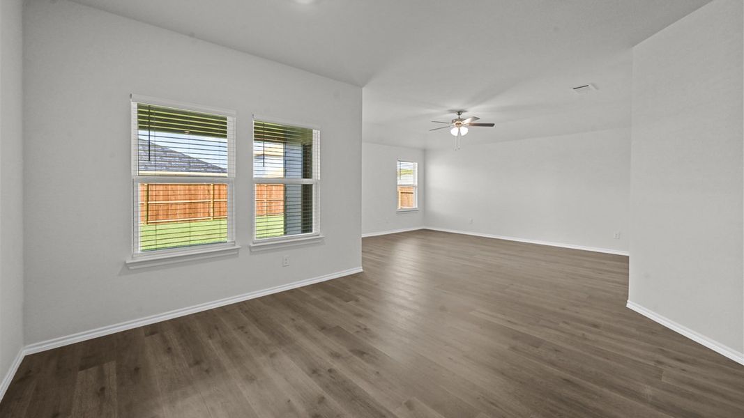 Spacious, unfurnished interior of a new home in Valor Farms, Royse City (Image 30).