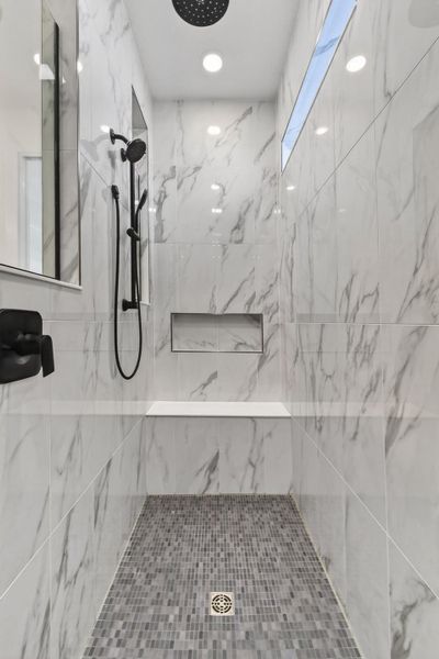 Lot68–13814DalradaAve_shower