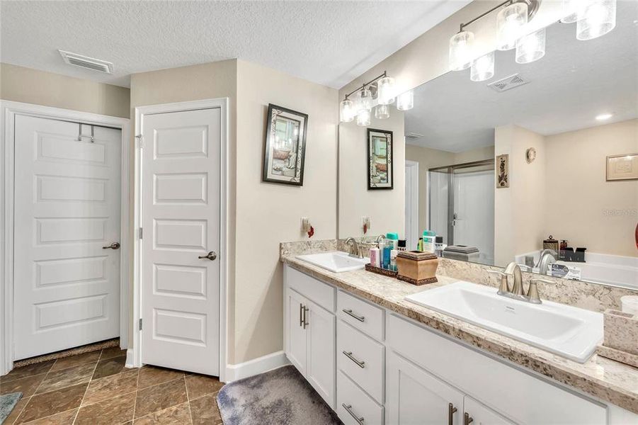 Furnished interior view inside a new home in Poinciana Enclave, Kissimmee (Image 14).