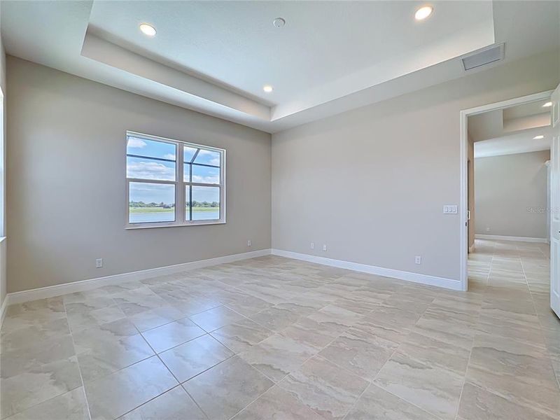 Spacious, unfurnished interior of a new home in Watercolor Place, Bradenton (Image 38).