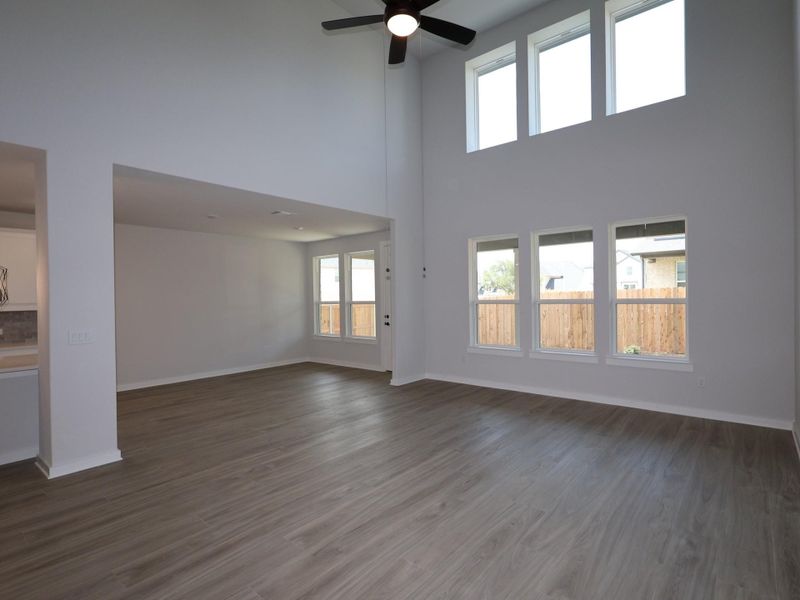 Spacious, unfurnished interior of a new home in Edgewood, Leander (Image 16).