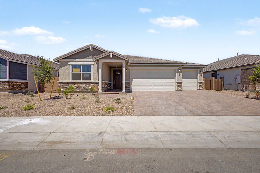 Front exterior of a new home in Las Ventanas, Goodyear, AZ, highlighting curb appeal (Image 1). Front exterior of a new home in Las Ventanas, Goodyear, AZ, highlighting curb appeal (Image 1).