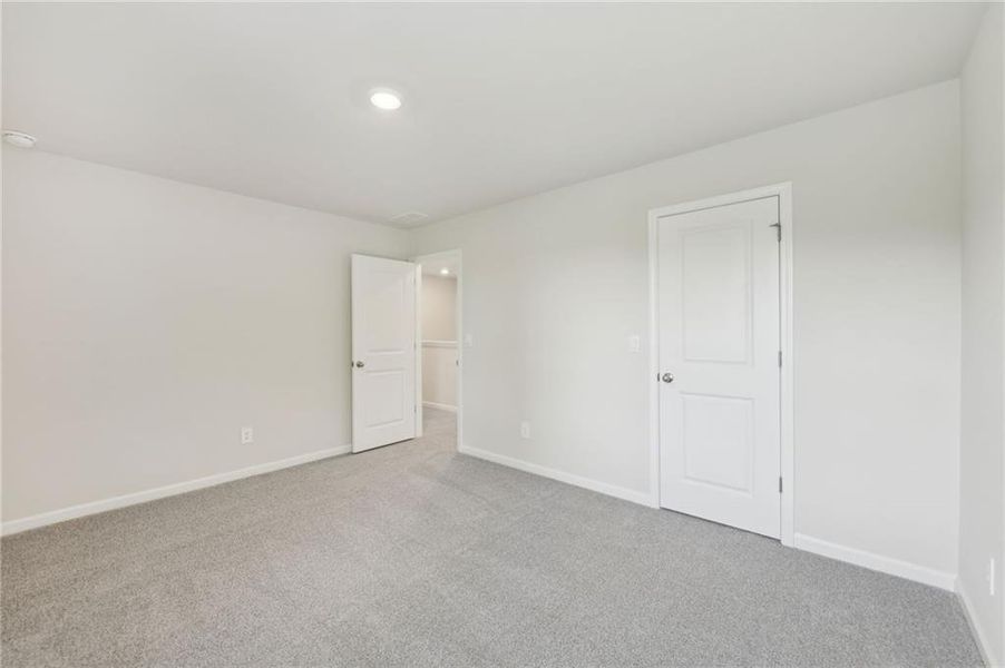 Spacious, unfurnished interior of a new home in Ivey Township, Dallas (Image 34).