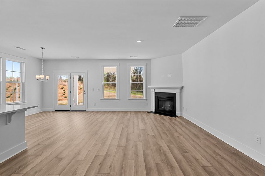 Spacious, unfurnished interior of a new home in Fieldstone, Lexington (Image 24).