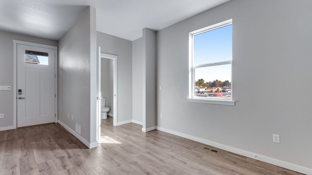 Spacious, unfurnished interior of a new home in Horizon Uptown, Aurora (Image 15).