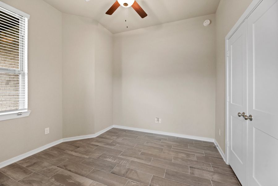 Spacious, unfurnished interior of a new home in Wood Leaf Reserve, Tomball (Image 25).
