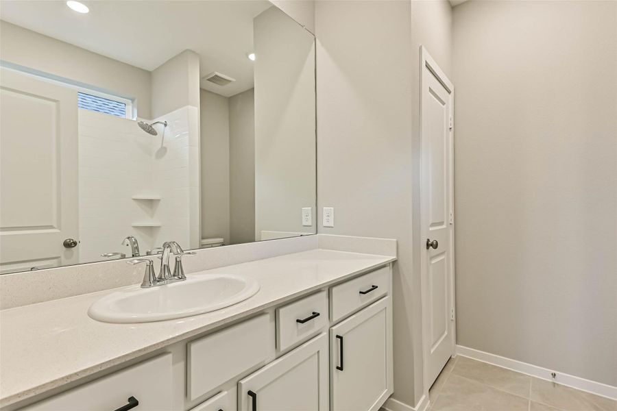 Furnished interior view inside a new home in Lago Mar, Texas City (Image 19).